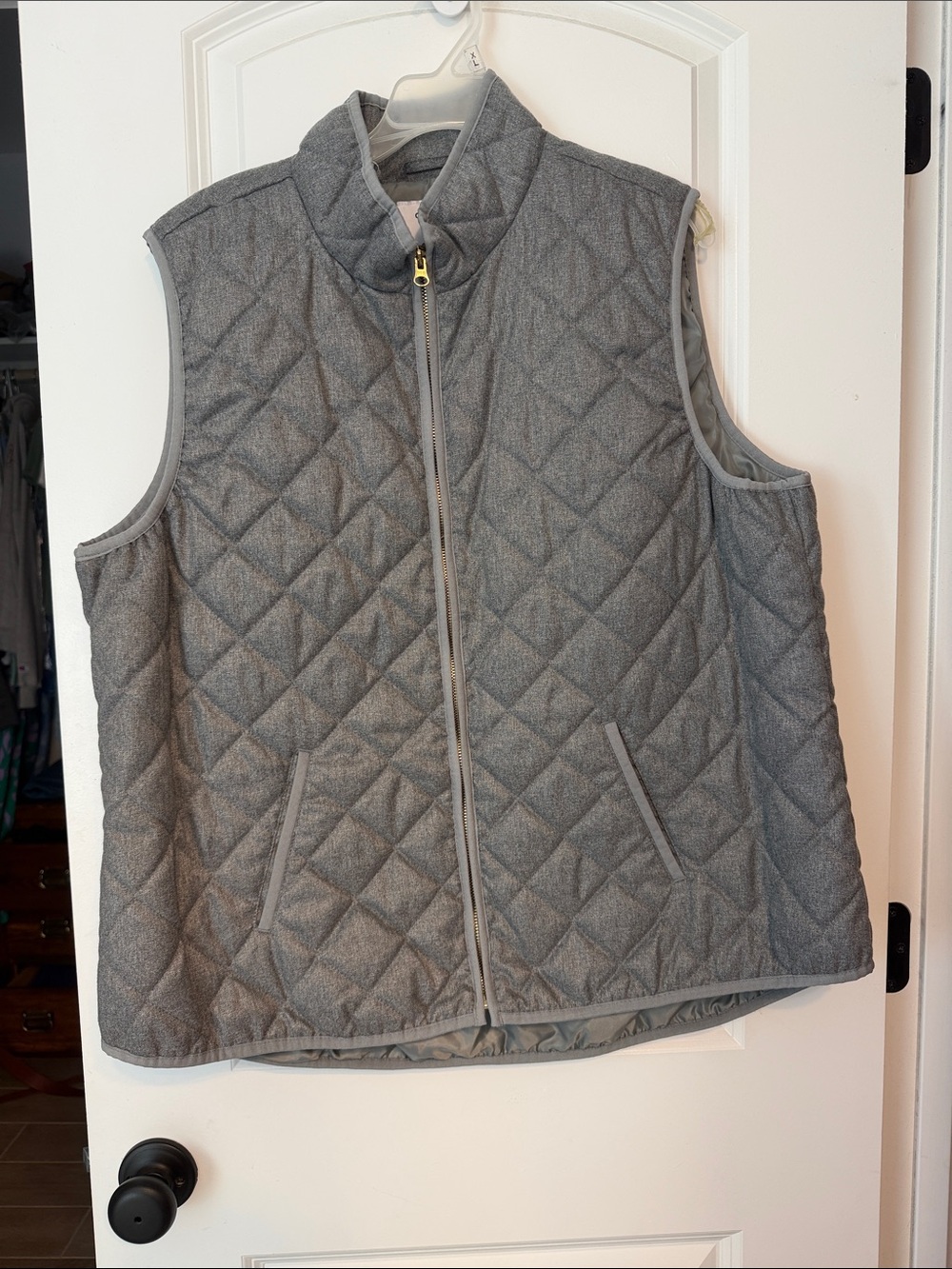 Old Navy Quilted Sleeveless Vest - Gray